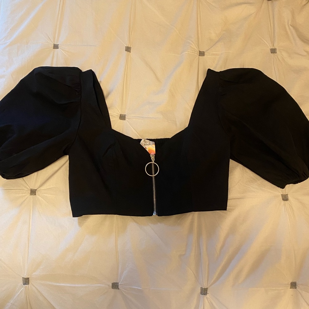 Black puff sleeve crop top